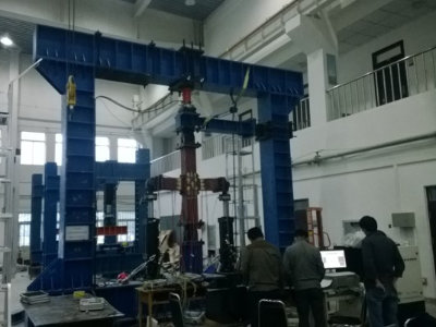沈阳工业大学自平衡框架式电液伺服加载系统用于节点试验